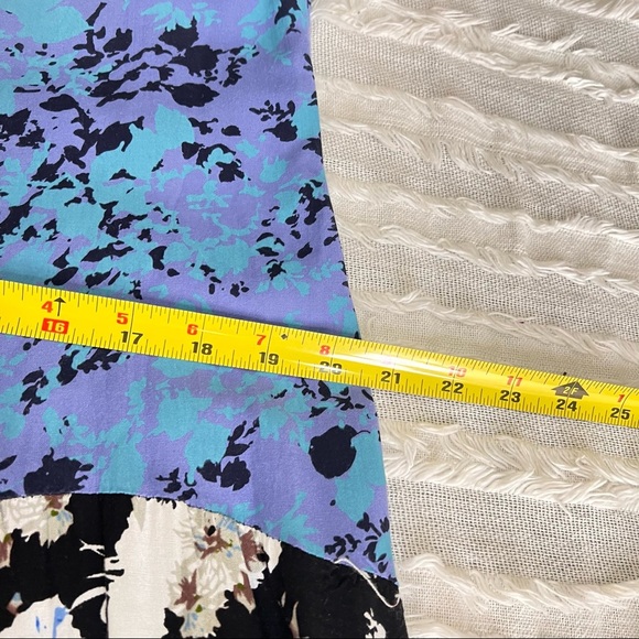 Chelsea & Theodore Shift Dress Womens Medium Multifloral Pleated Mini Beachy EUC - Picture 9 of 9